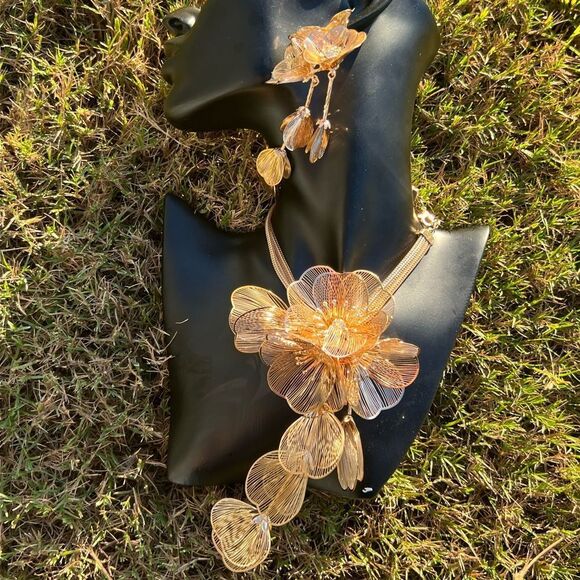 Zara Floral Gold Plated Necklace Earrings set - Picture 10 of 13